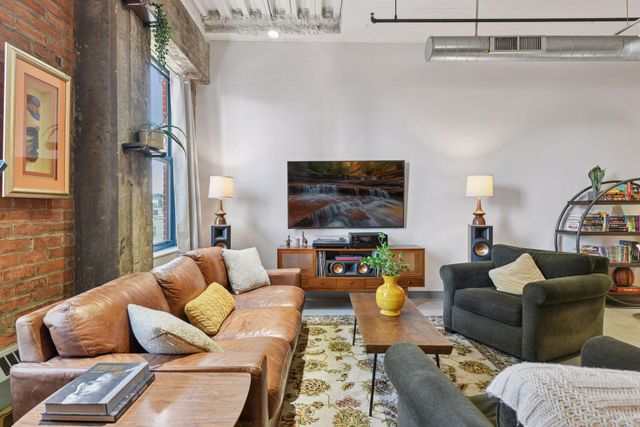 250 Park Avenue 610, Minneapolis, MN 55415