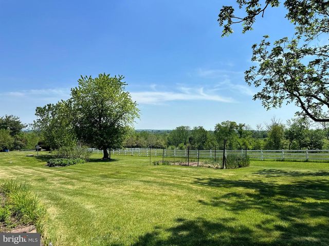 2382 BERGEY RD, Harleysville, PA 19438