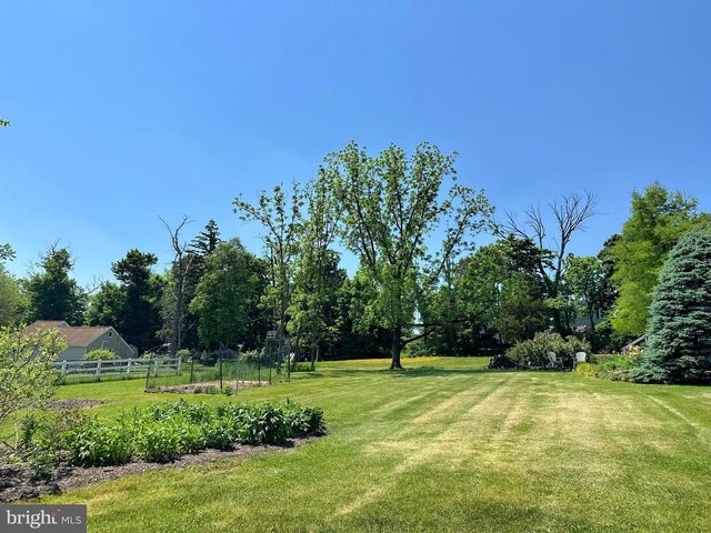 2382 BERGEY RD, Harleysville, PA 19438