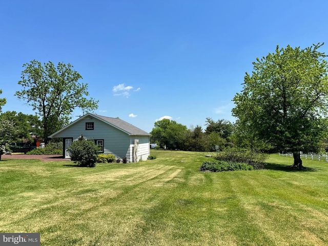 2382 BERGEY RD, Harleysville, PA 19438