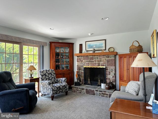 2382 BERGEY RD, Harleysville, PA 19438
