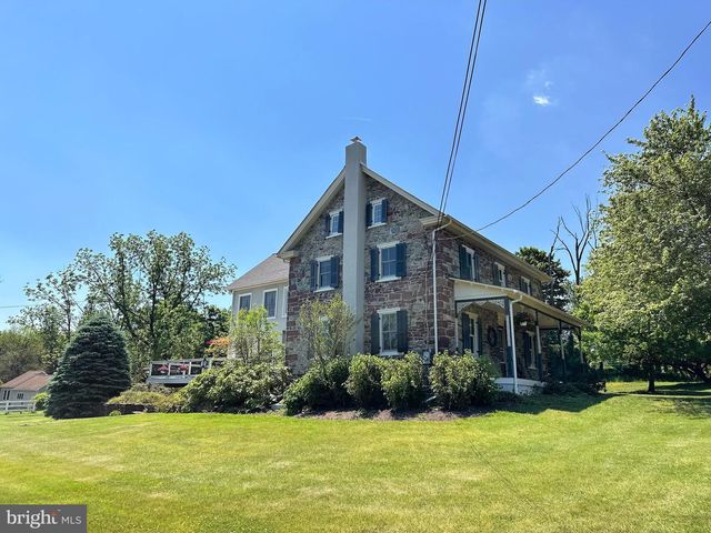 2382 BERGEY RD, Harleysville, PA 19438