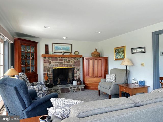 2382 BERGEY RD, Harleysville, PA 19438