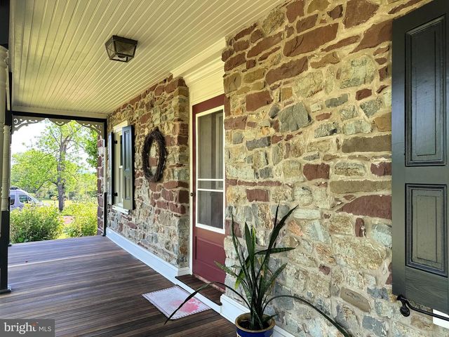 2382 BERGEY RD, Harleysville, PA 19438