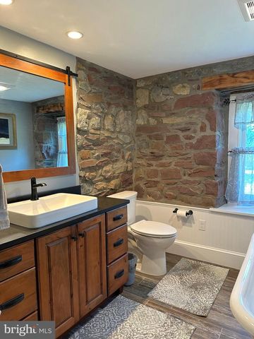 2382 BERGEY RD, Harleysville, PA 19438