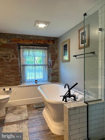 2382 BERGEY RD, Harleysville, PA 19438