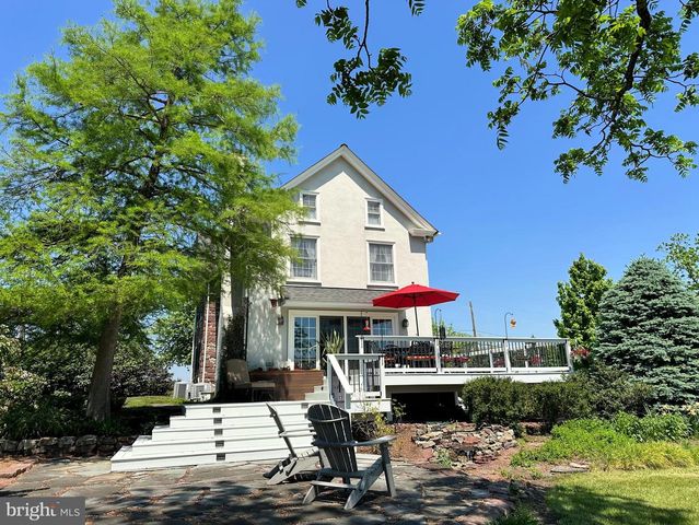 2382 BERGEY RD, Harleysville, PA 19438