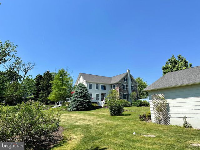2382 BERGEY RD, Harleysville, PA 19438