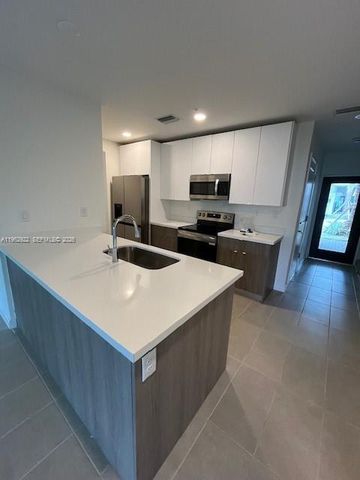 2526 Pierce St 15, Hollywood, FL 33020