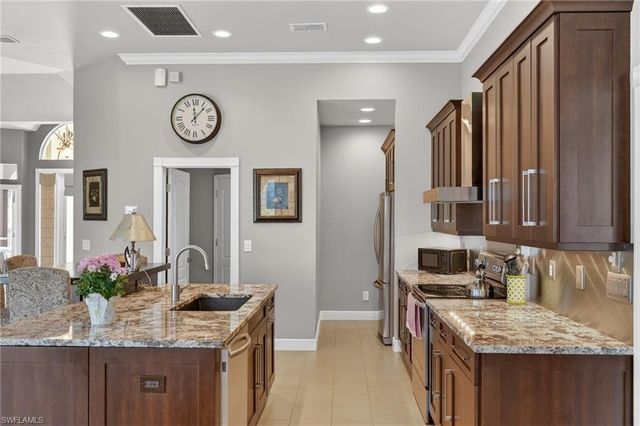 400 Waterleaf CT, Marco Island, FL 34145