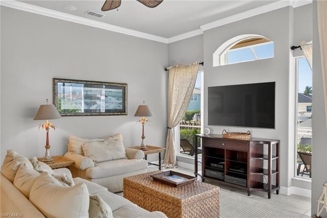 400 Waterleaf CT, Marco Island, FL 34145
