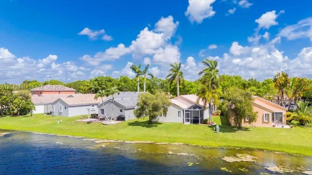 4421 Dogwood Cir, Weston, FL 33331