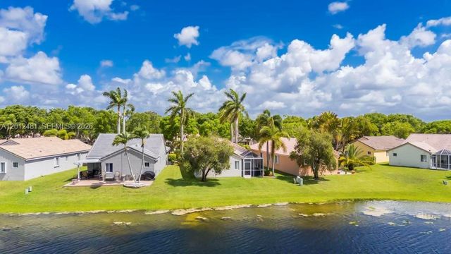4421 Dogwood Cir, Weston, FL 33331