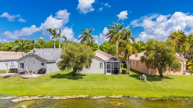 4421 Dogwood Cir, Weston, FL 33331