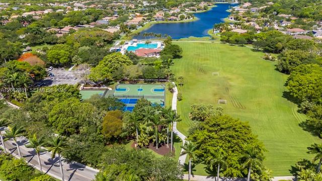 4421 Dogwood Cir, Weston, FL 33331