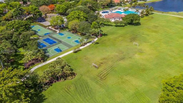 4421 Dogwood Cir, Weston, FL 33331