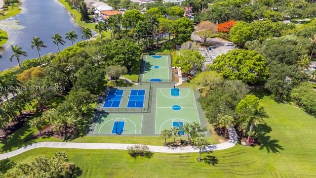 4421 Dogwood Cir, Weston, FL 33331