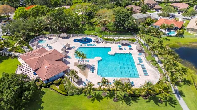 4421 Dogwood Cir, Weston, FL 33331