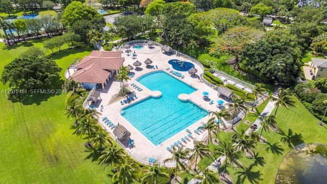 4421 Dogwood Cir, Weston, FL 33331