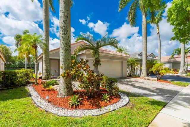 4421 Dogwood Cir, Weston, FL 33331