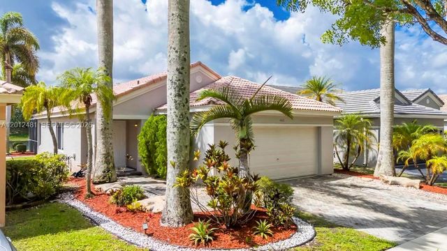 4421 Dogwood Cir, Weston, FL 33331