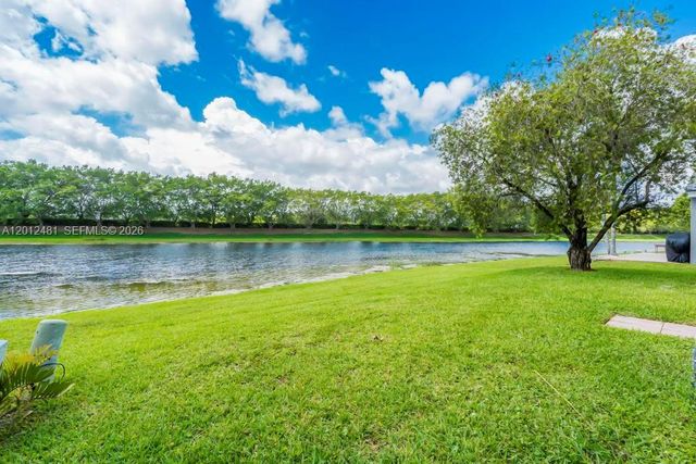 4421 Dogwood Cir, Weston, FL 33331