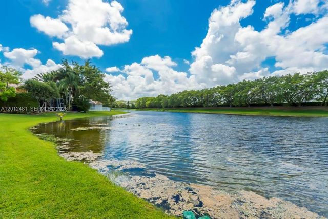 4421 Dogwood Cir, Weston, FL 33331