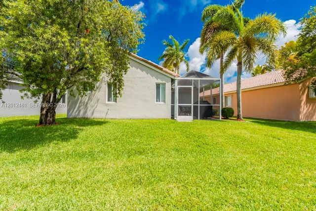 4421 Dogwood Cir, Weston, FL 33331