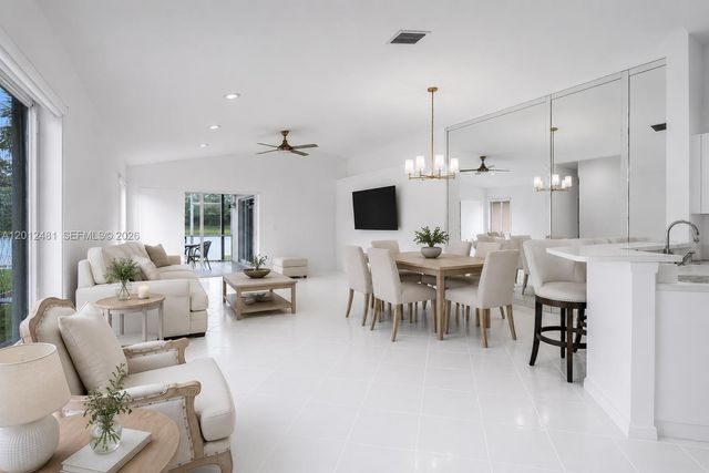 4421 Dogwood Cir, Weston, FL 33331