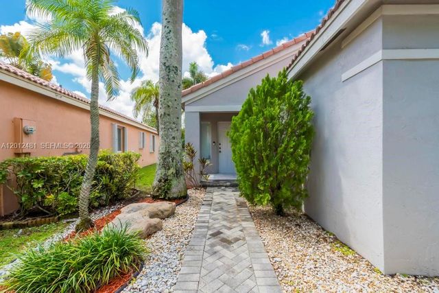 4421 Dogwood Cir, Weston, FL 33331
