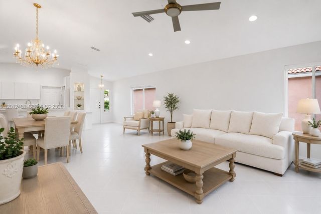 4421 Dogwood Cir, Weston, FL 33331