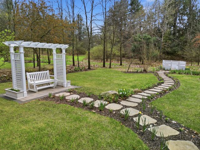 5859 Dix Drive NE, Belmont, MI 49306