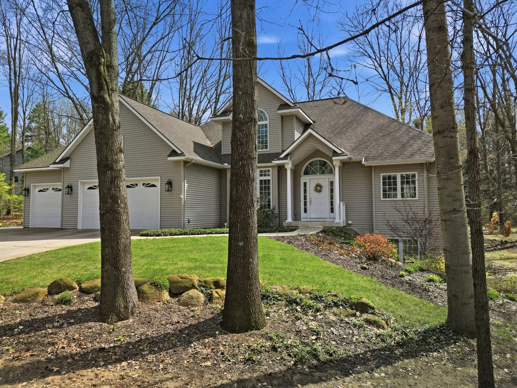 5859 Dix Drive NE, Belmont, MI 49306