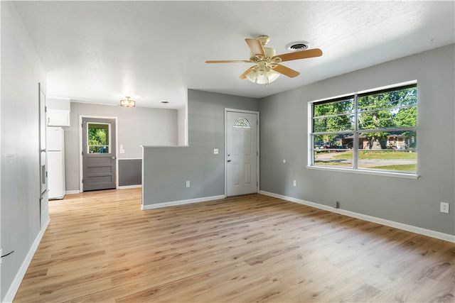 1108 SE E Street, Bentonville, AR 72712