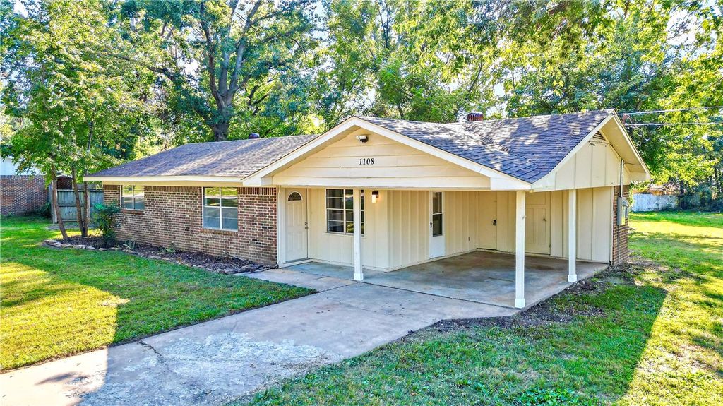 1108 SE E Street, Bentonville, AR 72712