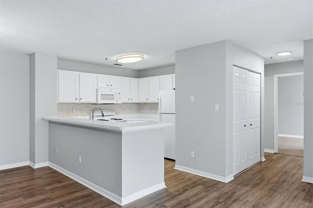 4057 CROCKERS LAKE BOULEVARD 16, Sarasota, FL 34238