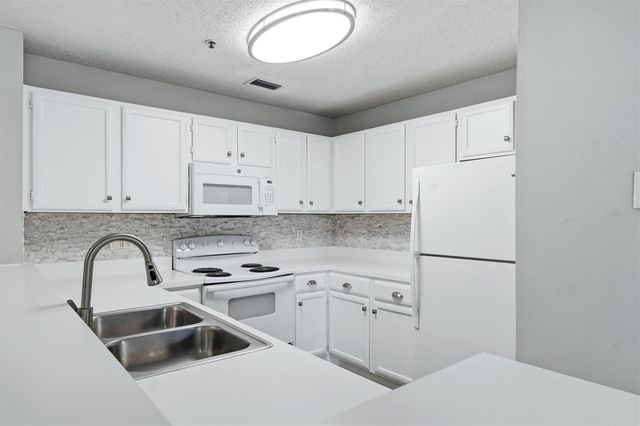 4057 CROCKERS LAKE BOULEVARD 16, Sarasota, FL 34238