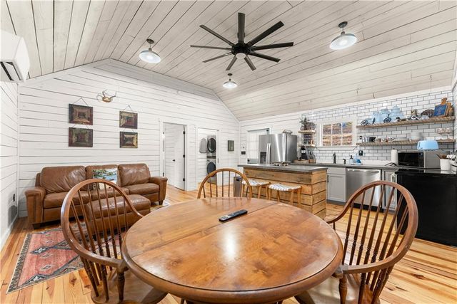 121 Waterfalls Way, Clarkesville, GA 30523