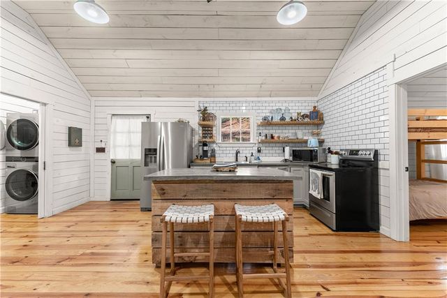 121 Waterfalls Way, Clarkesville, GA 30523