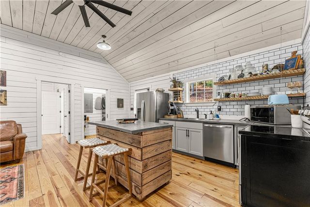 121 Waterfalls Way, Clarkesville, GA 30523