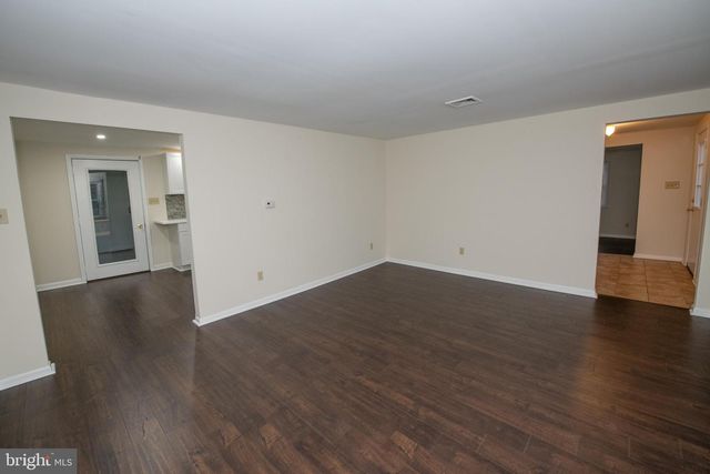 38 LINDEN AVE, Newtown, PA 18940