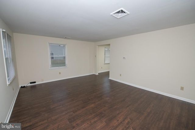 38 LINDEN AVE, Newtown, PA 18940