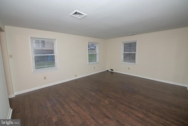 38 LINDEN AVE, Newtown, PA 18940