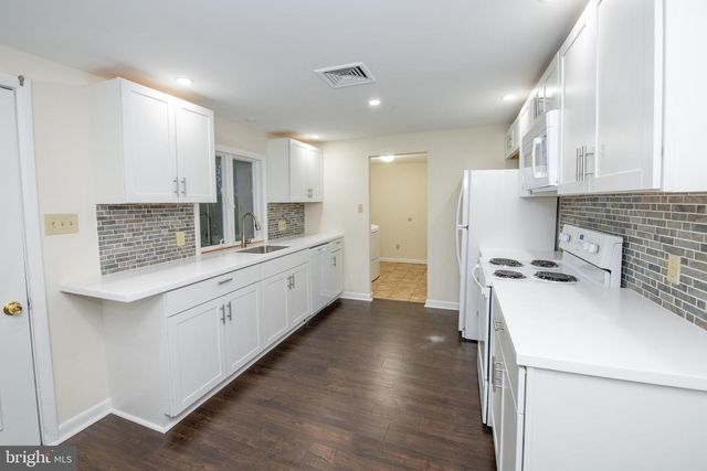 38 LINDEN AVE, Newtown, PA 18940