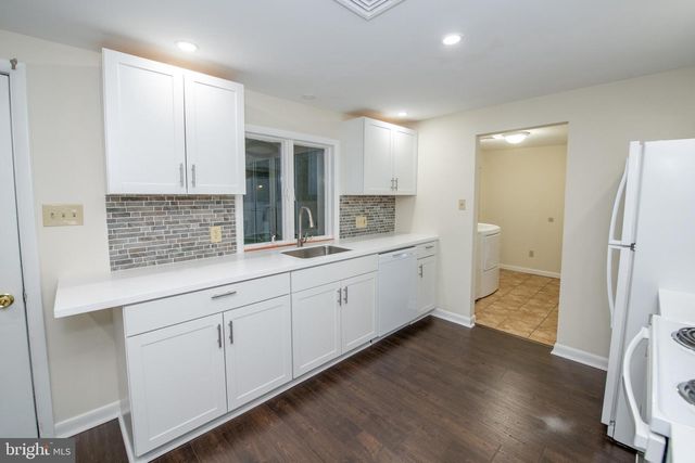 38 LINDEN AVE, Newtown, PA 18940