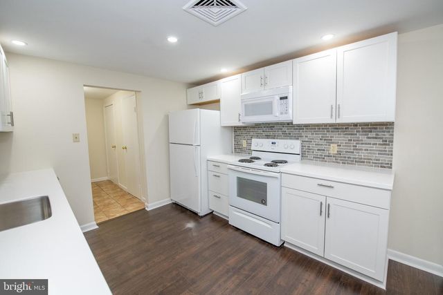 38 LINDEN AVE, Newtown, PA 18940