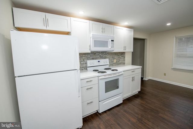 38 LINDEN AVE, Newtown, PA 18940