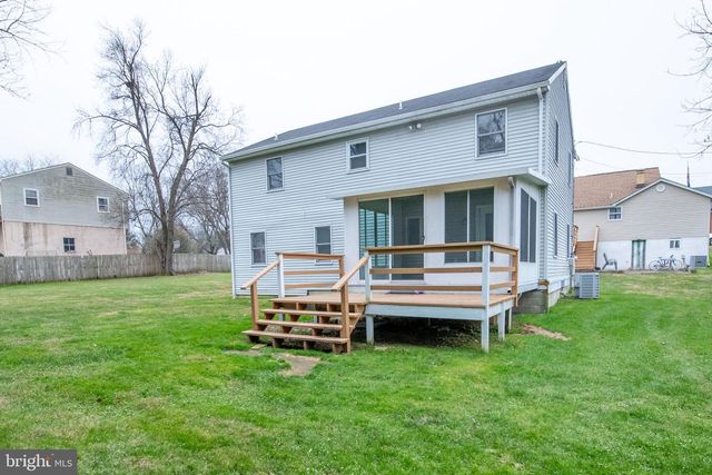 38 LINDEN AVE, Newtown, PA 18940