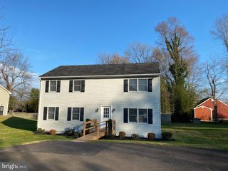 38 LINDEN AVE, Newtown, PA 18940