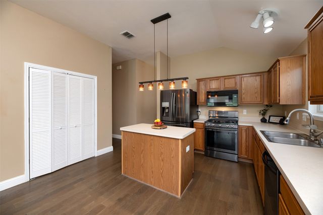 934 Plumeria Drive, Arlington, TX 76002